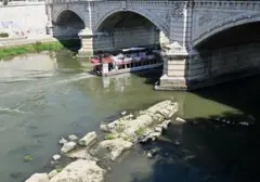 Kekeringan Ekstrem Ungkap Reruntuhan Jembatan Romawi Berusia 2.000 Tahun di Italia