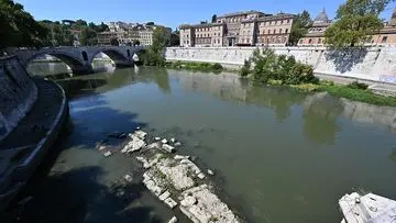 Kekeringan Ekstrem di Roma Ungkap Jembatan Kuno yang Tersembunyi di Sungai Tiber