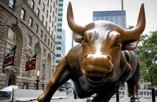 Wall Street Terjerembab: Upaya Menkeu AS Kendalikan Utang Berujung Nihil?