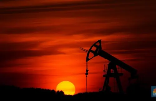 Ancaman Trump Hancurkan Ekonomi Iran Picu Lonjakan Harga Minyak Global