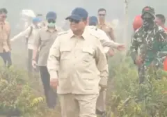 Prabowo Subianto Terpapar Kabut Asap Karhutla Kalimantan Tanpa Masker