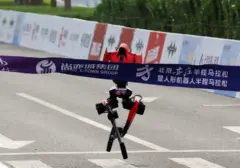 Robot Canggih Tiongkok Lampaui Kecepatan Usain Bolt dalam Lari 100 Meter