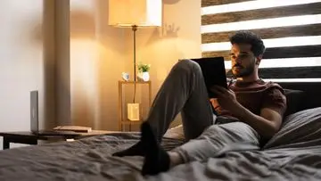 Kebiasaan Membaca Buku Sebelum Tidur: Kunci Tidur Berkualitas Tinggi