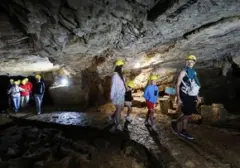 Gua Bersejarah di Bosnia Jadi Oase Sejuk Bagi Turis di Tengah Gelombang Panas