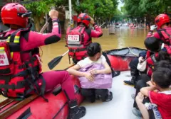 Banjir Bandang Landa Tiongkok, Kota-kota Besar Terendam dan Aktivitas Lumpuh