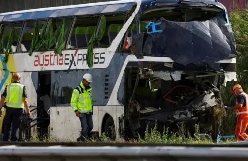 Kecelakaan Maut di Tol: Bus Siswa Ringsek Parah, Puluhan Terluka