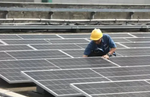 Potensi PLTS 100 GW Terancam Mangkrak, Danantara Siap Ambil Alih Jika Swasta Menolak Investasi