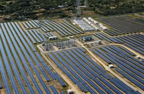 Indonesia Bidik 100 GW Kapasitas PLTS, Berapa Tarif Listrik Hijau yang Ditawarkan?