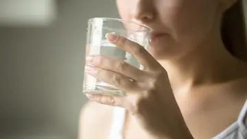 Diet Air Putih Ekstrem Berujung Fatal: Wanita Ini Alami Kelumpuhan Sementara