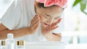 Waspada! 6 Kebiasaan Cuci Muka yang Sering Dilakukan Ternyata Bisa Merusak Kulit