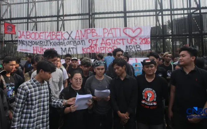 Ancaman Demo 27 Agustus: Massa Berkumpul di Senayan, Logistik Terlihat Menumpuk
