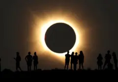 Bulan Menjauh dari Bumi: Dampak yang Mulai Terasa pada Kehidupan Manusia