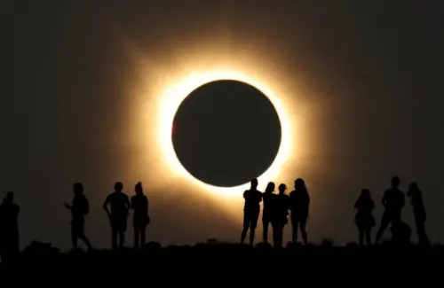 Bulan Menjauh dari Bumi: Dampak yang Mulai Terasa pada Kehidupan Manusia
