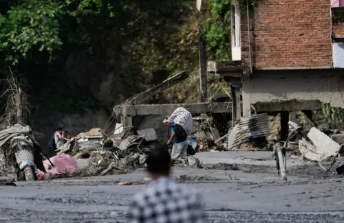 Tragedi Banjir Bandang Nepal: Mayat Korban Diperlakukan Tidak Manusiawi, Perhiasan Dicuri