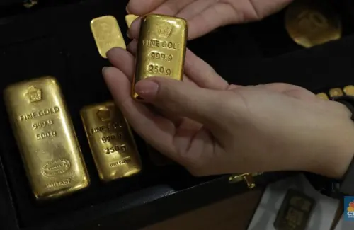 Emas Tergelincir Tajam 3% Akibat Sinyal Hawkish The Fed