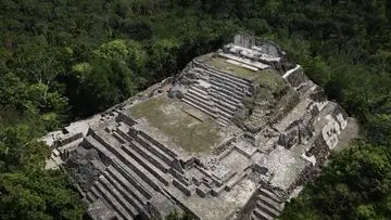 Pirámide Maya Raksasa Setinggi 40 Meter Ditemukan Tersembunyi di Hutan Meksiko
