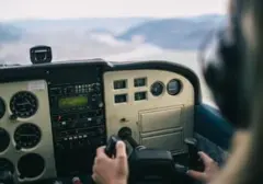 Rahasia "Cross Check": Mengapa Pilot Ucapkan Kata Kunci Ini di Kokpit?