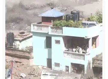 Keajaiban di Tengah Banjir Bandang Nepal: Rumah Kokoh Bertahan, Warga Selamat