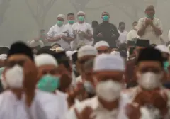 Ribuan Warga Kalbar Gelar Salat Minta Hujan di Tengah Kepungan Asap Karhutla