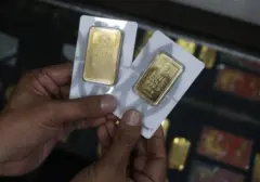 Emas Antam Mengalami Penurunan Signifikan Sepekan, Stagnan di Level Rp1,3 Juta per Gram Hari Ini