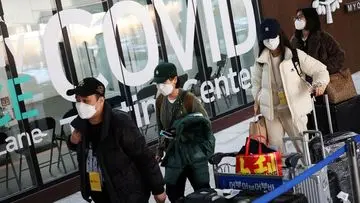 Lonjakan Kasus COVID-19 Picu Pembelian Masker dan Alat Tes di Korea Selatan