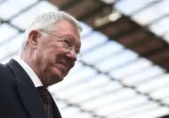 Sir Alex Ferguson Terlihat Gunakan Alat Bantu Jalan 'Bootwalker' Saat Tonton Laga MU