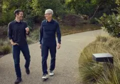 Tim Cook Pergi, Fans Apple Titip Pesan ke CEO Baru: Jangan Takut!