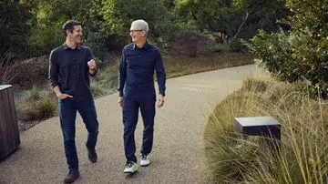 Tim Cook Pergi, Fans Apple Titip Pesan ke CEO Baru: Jangan Takut!