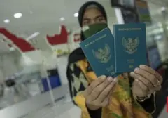 Pasca-Operasi Plastik, Perlukah Pemegang Paspor Mengganti Foto Identitas Diri?