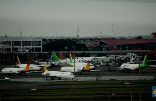Beban Penumpang Melonjak, Biaya Tambahan Tiket Pesawat Naik Hingga 40% Akibat Lonjakan Harga Avtur