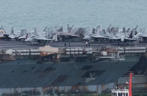 Kapal Induk AS Berkarat Usai Delapan Bulan Beraksi, Sandar di Laut Tetangga Indonesia