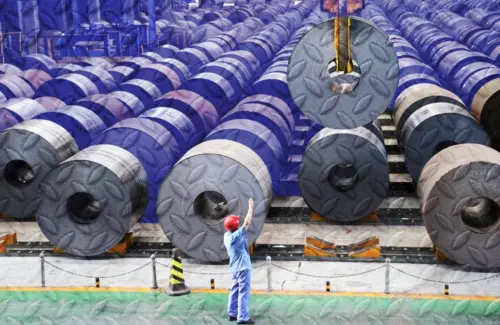 Ancaman Serius: Industri Manufaktur RI Terjepit Gempuran Barang Impor