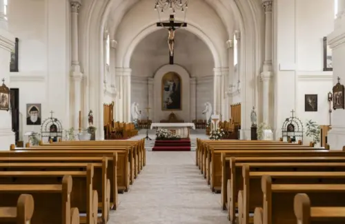 Pajak Gereja di 7 Negara: Benarkah Memicu Fenomena "Murtad" Massal?