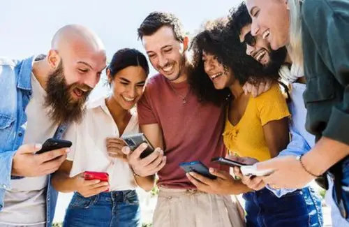 Pergeseran Tren Komunikasi: Gen Z Tinggalkan WhatsApp dan Telegram, Lirik Platform Baru