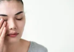 Wanita 20 Tahun Buta 4 Bulan Akibat Infeksi Mata Parah Akibat Lensa Kontak