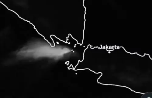 Letusan Krakatau Tembus Tropopause, Terekam Satelit Canggih