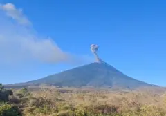 Gunung Api Ili Lewotolok Kembali Meletus, Kolom Abu Capai 600 Meter di Langit NTT