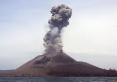 Ancaman Abu Vulkanik Anak Krakatau: Dua Bahaya Ini Mengintai Keselamatan Penerbangan