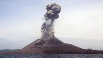 Ancaman Abu Vulkanik Anak Krakatau: Dua Bahaya Ini Mengintai Keselamatan Penerbangan