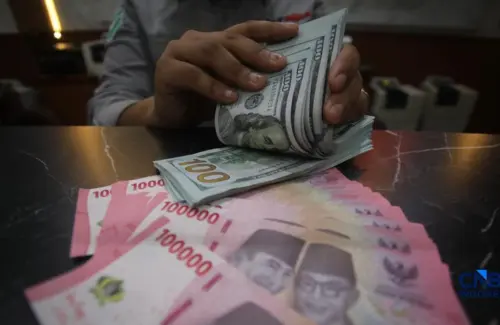 Rupiah Menguat Tipis di Awal Perdagangan, Dolar AS Melunak ke Level Rp17.610