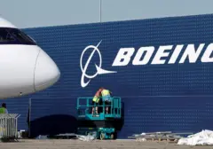 Tragedi Bandara: Boeing 767-300 Tergelincir, Tabrak Kendaraan, 5 Tewas