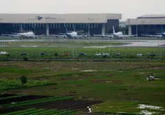 Abu Gunung Anak Krakatau Ganggu Penerbangan, 7 Bandara Termasuk Soetta dan Halim Ditutup Sementara