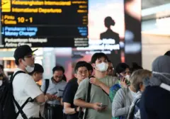 Keterlambatan Pesawat di Bandara Soetta Lumpuhkan Aktivitas, Penumpang Lelah dan Tumpukan Koper Jadi Pemandangan Lazim