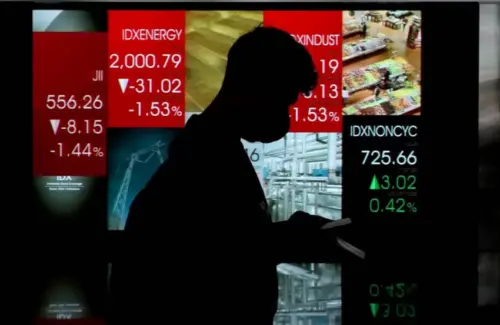 IHSG Ditutup Merosot di Awal Pekan, Sektor Keuangan Jadi Beban