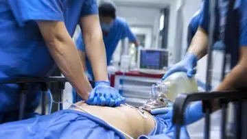Code Blue: Tim Medis Respons Cepat Tangani Pasien Kritis di Rumah Sakit