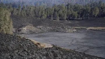 Bromo Tetap Buka, Pengunjung Dilarang Rekam Video di Tengah Ancaman Kebakaran
