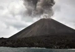 Potensi Wisata dan Pendakian Gunung Anak Krakatau: Menanti Kepastian Status Aktivitas Vulkanik