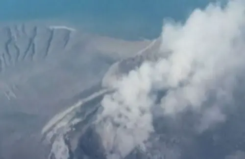 Abu Erupsi Gunung Anak Krakatau Bergerak ke Laut Hindia, Kondisi Makin Kondusif
