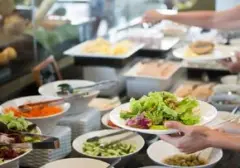 Sikap Tamu Bungkus Makanan Sisa Sarapan Buffet Hotel: Antara Hemat dan Etika yang Diperdebatkan