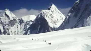 Krisis Lingkungan di Everest: 154 Ton Es Meleleh Tiap Musim Akibat Air Kencing Pendaki